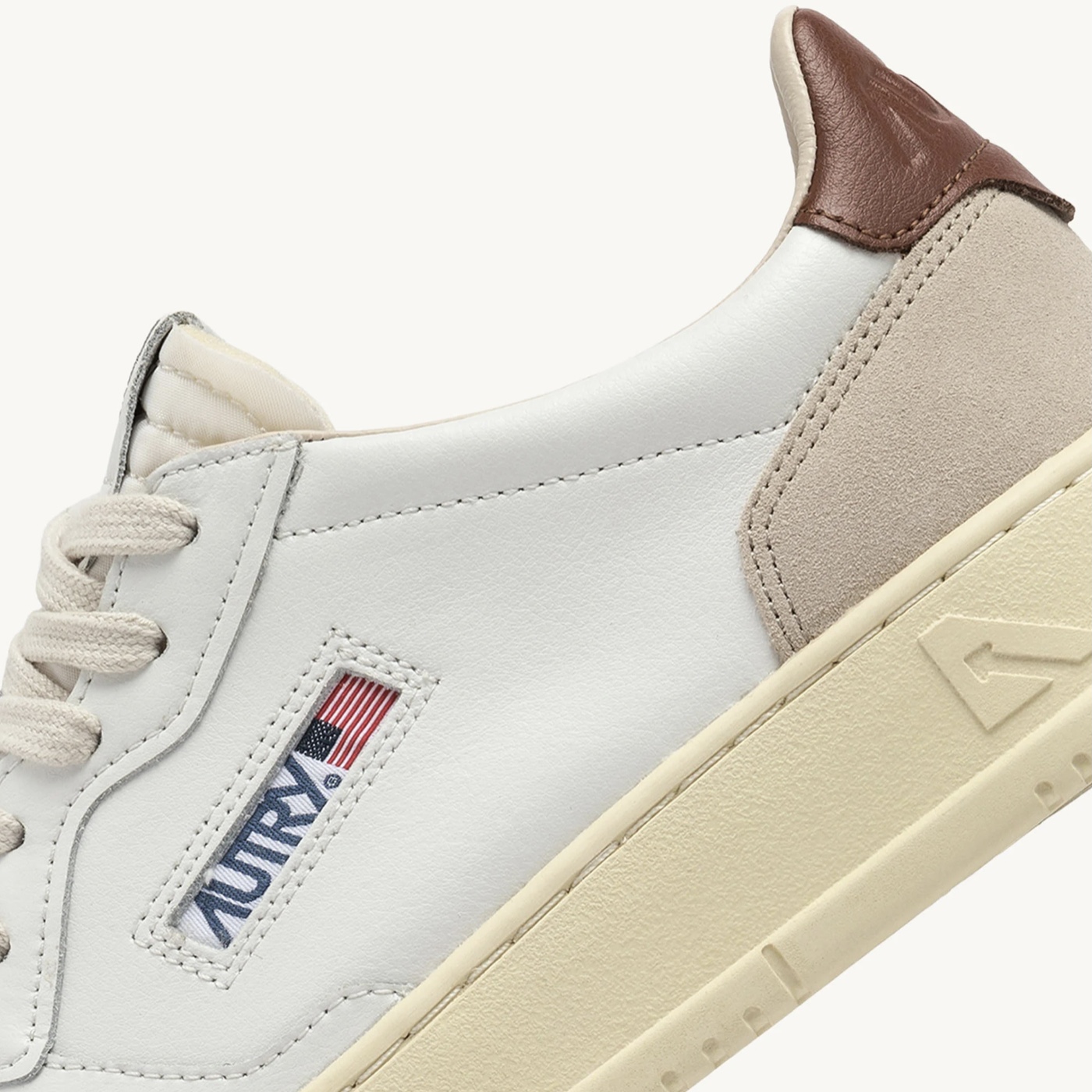Autry - Sneaker Medalist Low in Pelle e Suede Bianca Marrone - immagine 6