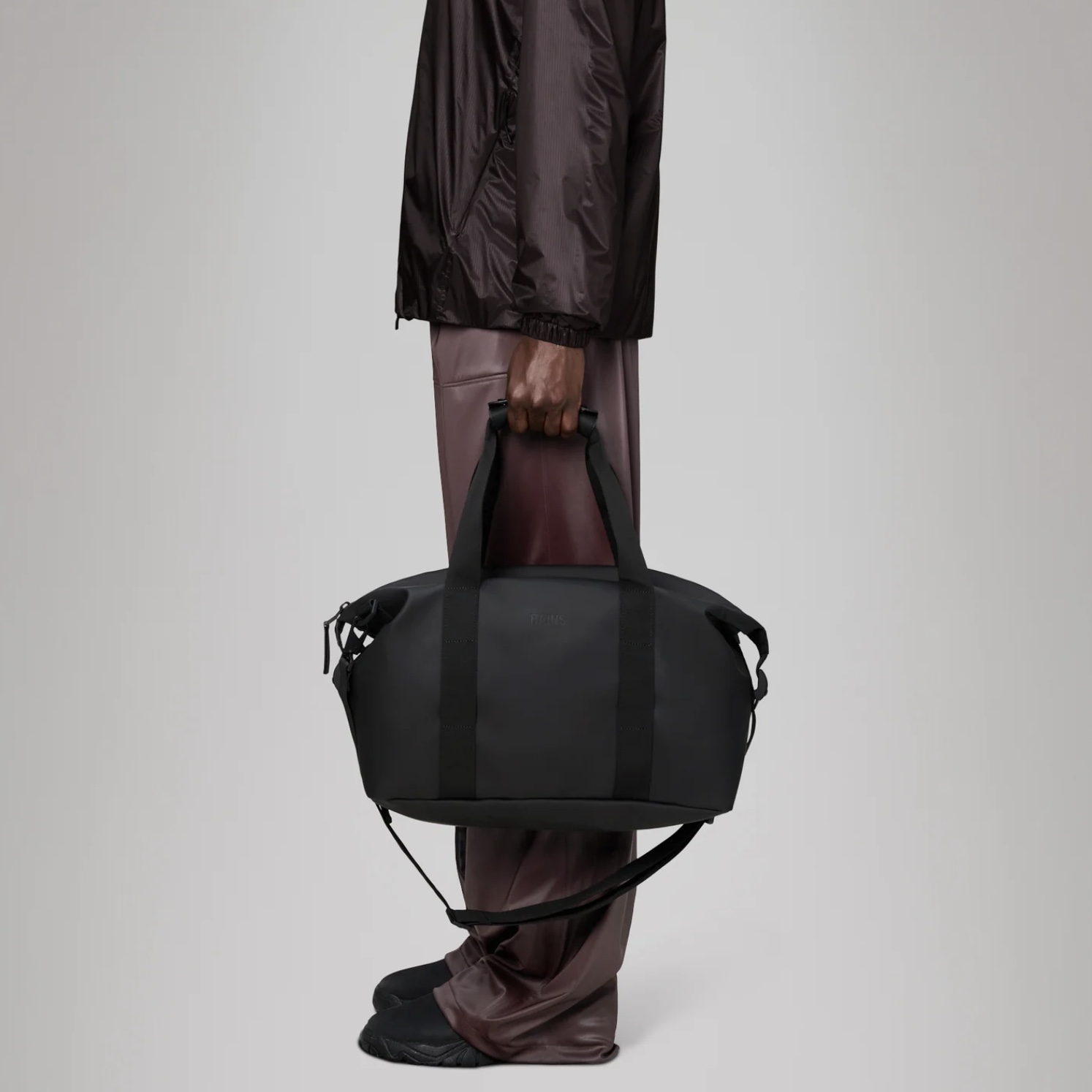 Rains - Hilo Weekend Bag Small Black - immagine 2