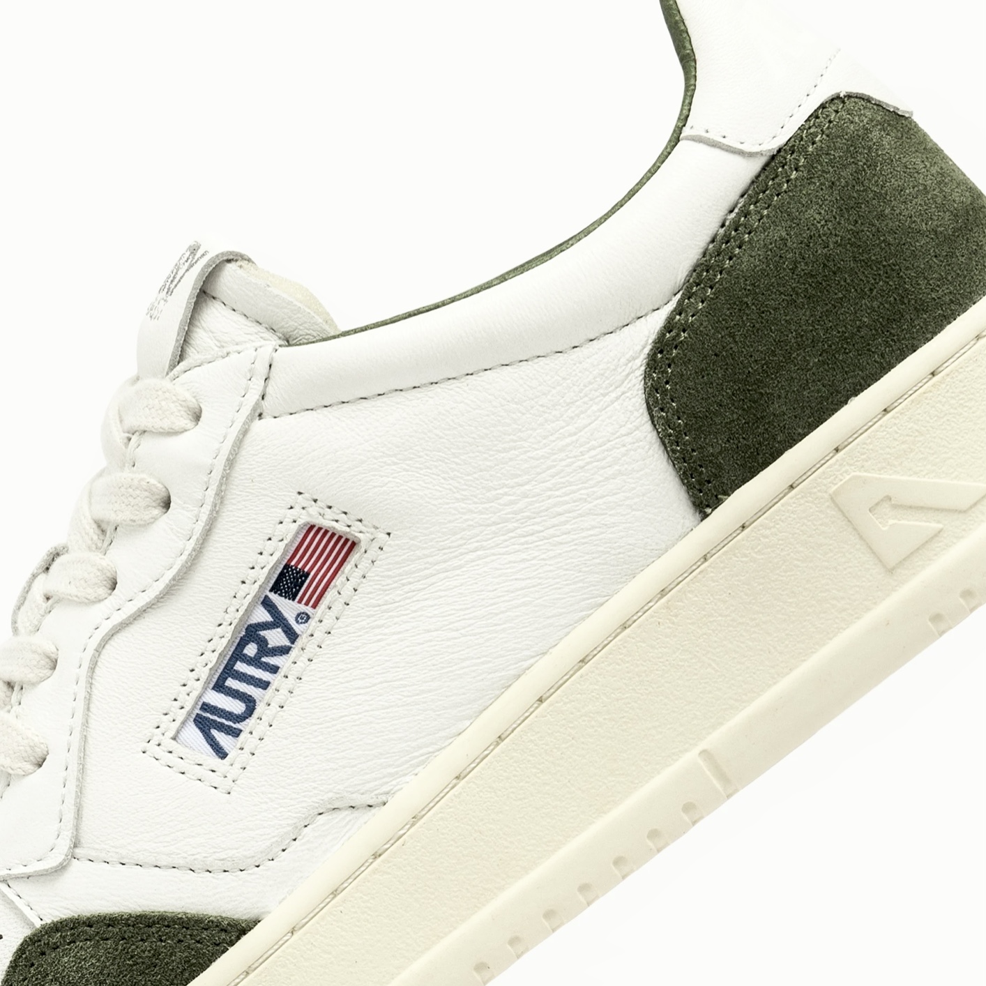 Autry - Medalist Low in Pelle di Capra e Suede Bianco Bottle - immagine 6