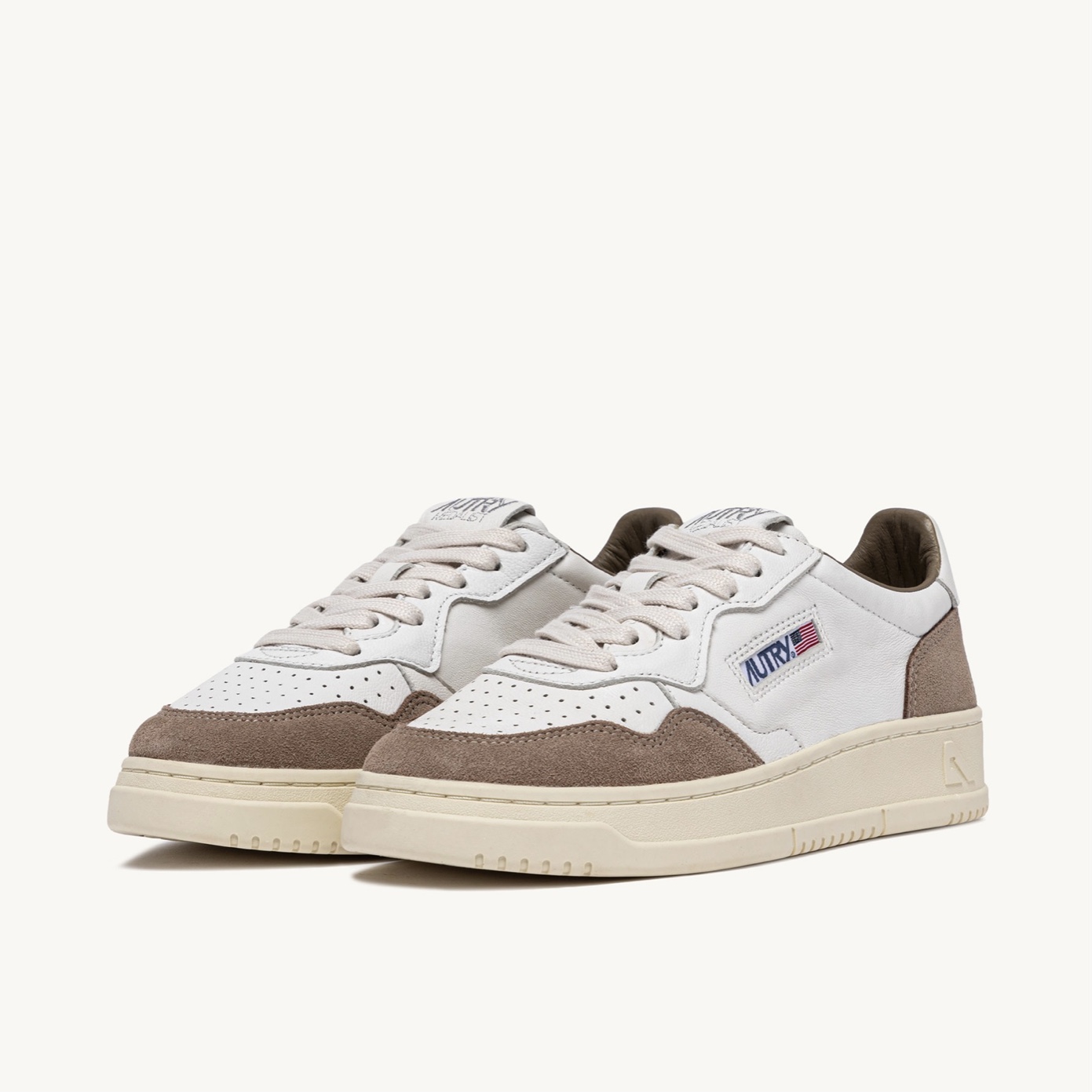 Autry Sneakers Medalist Low in Pelle di Capra Bianca e Suede Marrone - immagine 2