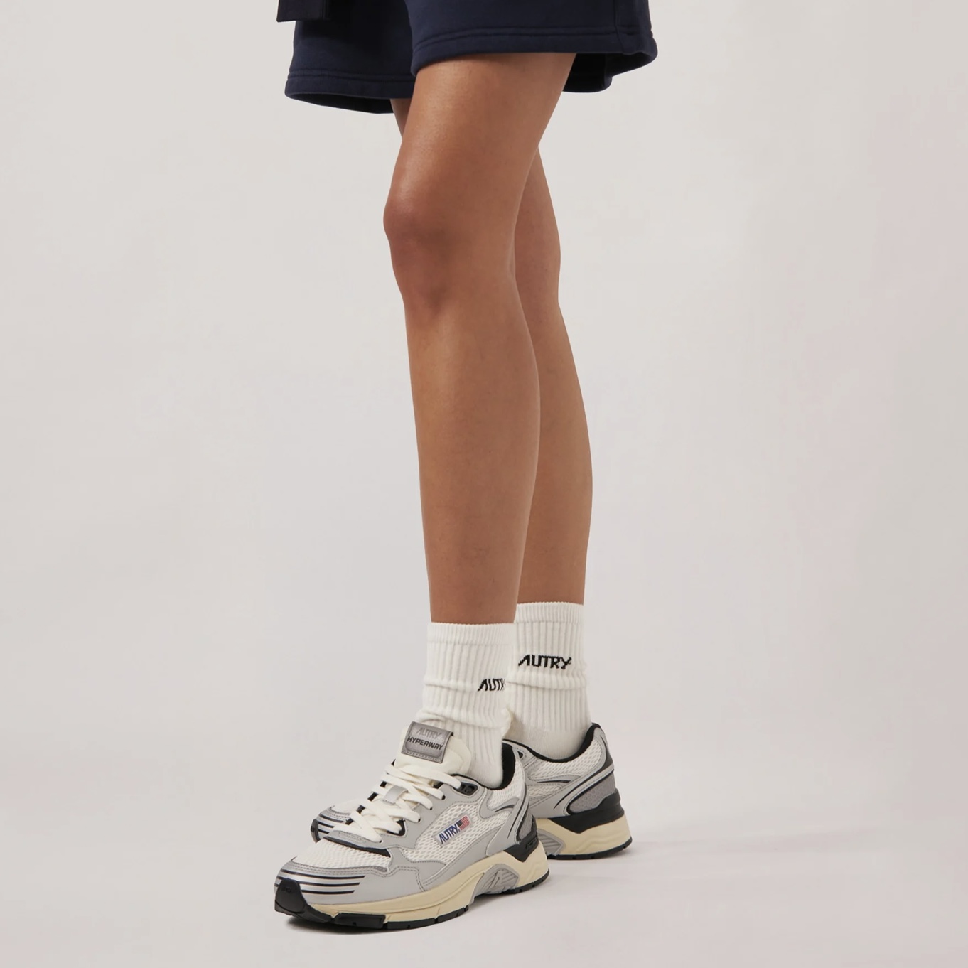 Autry Sneakers Hyperway in Pelle Sintetica e Mesh Bianco Argento Nero - immagine 2