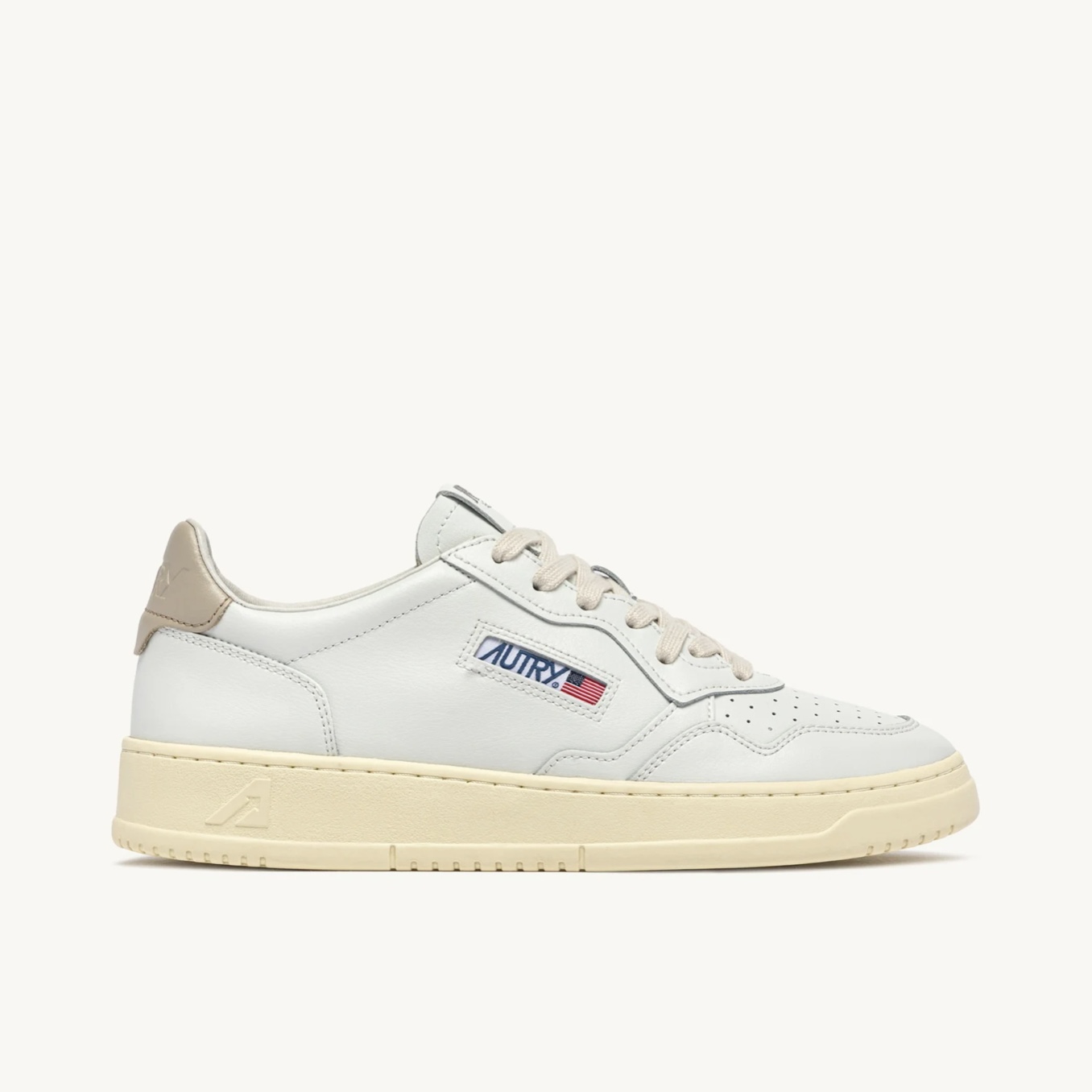 Autry Medalist Low in Pelle Bianca e Feather Gray